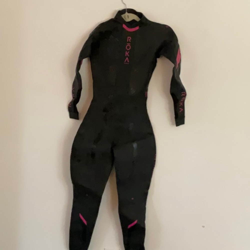 Used Large-Tall Women’s ROKA Maverick PRO II Black & Pink Wetsuit with Zipper.